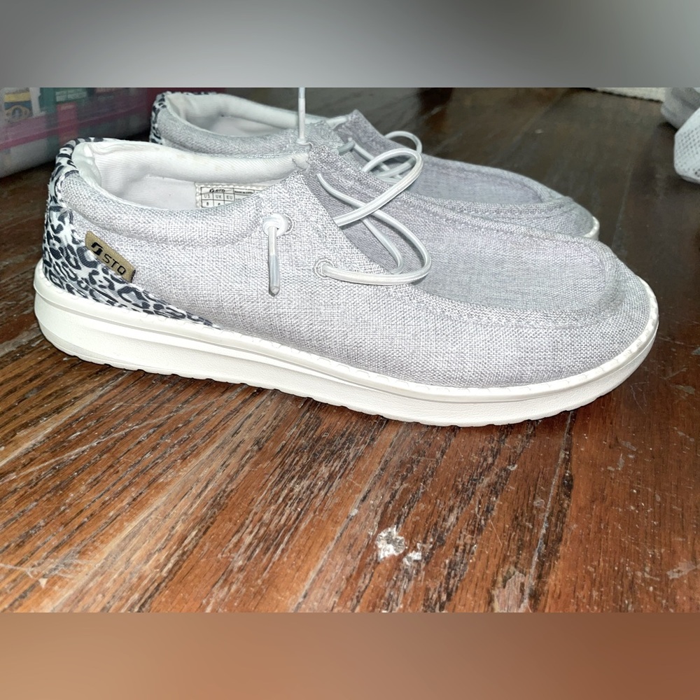 Woman’s size 8, gray and white slip ons/loafers, with blue cheetah print backs😍